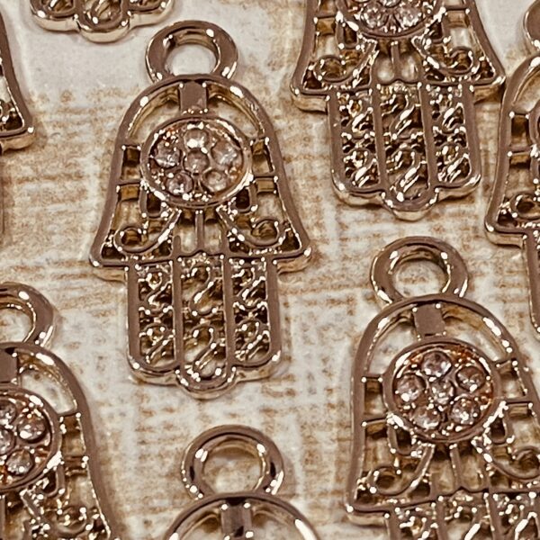 Dije Strass mano de hasma dorada - Imagen 2