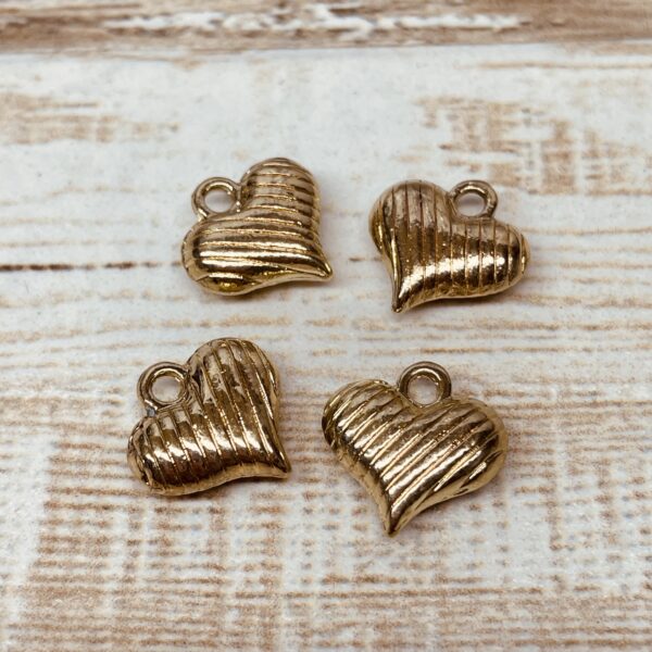 Dije dorado corazón infla rayas 16952
