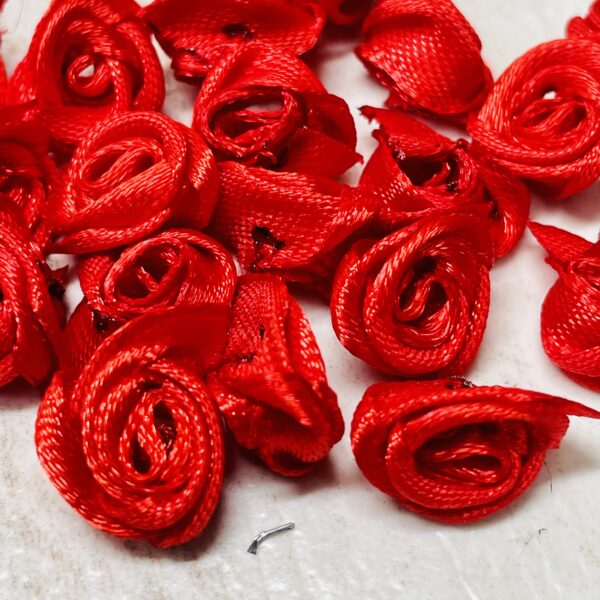 flor Rococo de cinta 15mm rojo 17263