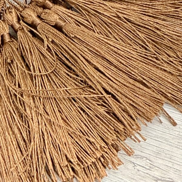 Borlita de fleco de hilo de chocolate 18127