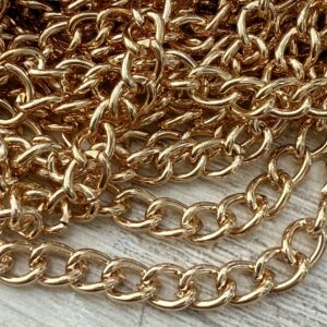 Cadena de hierro dorado 18632