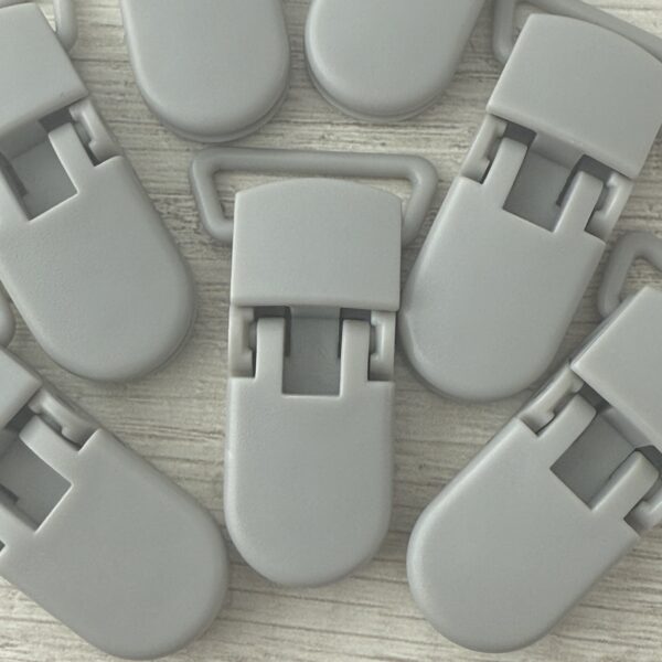 Broche porta chupete gris 19262 - Imagen 2
