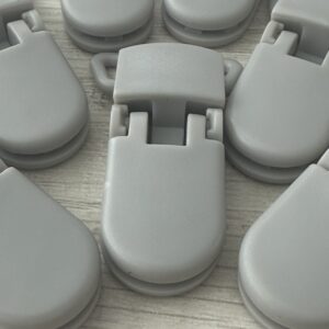 Broche porta chupete gris 19262