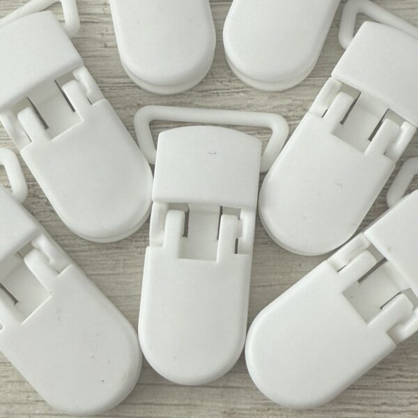 Broche porta chupete blanco19263
