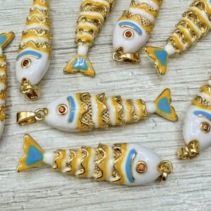 Dije dorado Golfied blanco