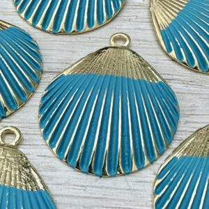 Dije dorado esmaltado ostra  Aqua