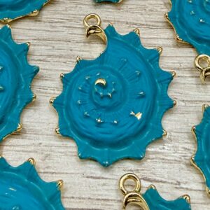 Dije dorado esmaltado caracol aqua